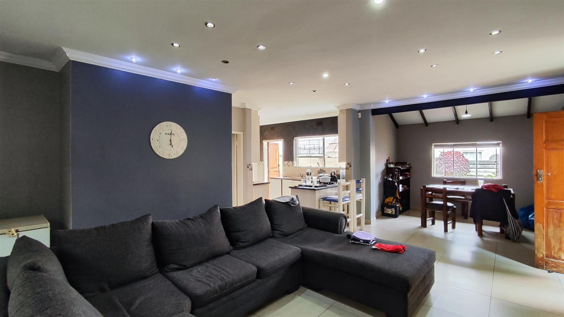 Lounges - 22 square meters of property in Mayberry Park