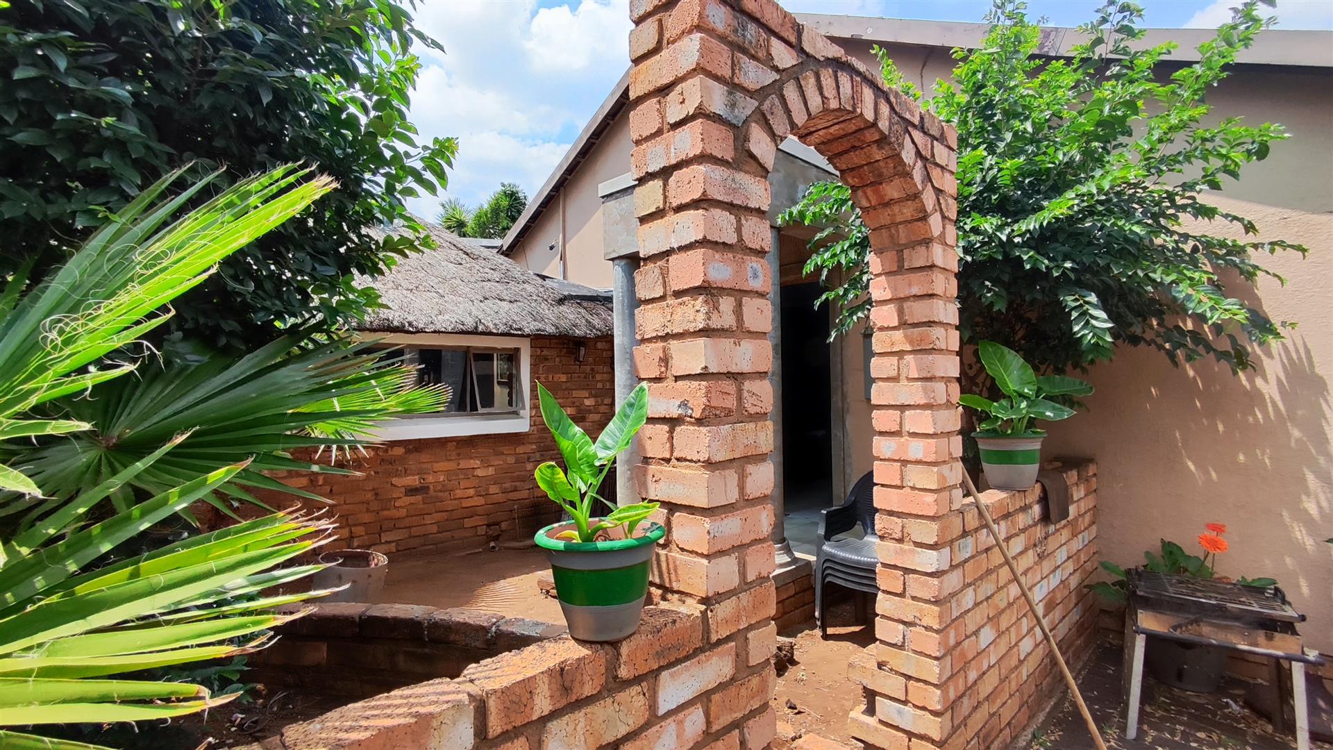 Front View of property in Mayberry Park