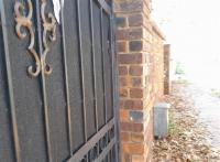Front View of property in Bezuidenhout Valley