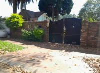 Front View of property in Bezuidenhout Valley