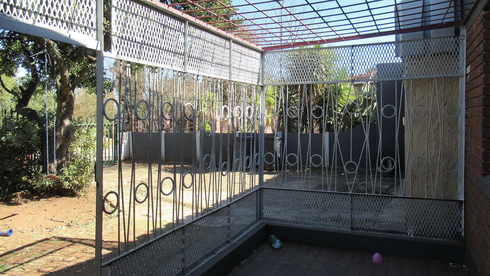 Patio - 9 square meters of property in Witpoortjie