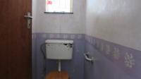 Bathroom 1 - 2 square meters of property in Witpoortjie