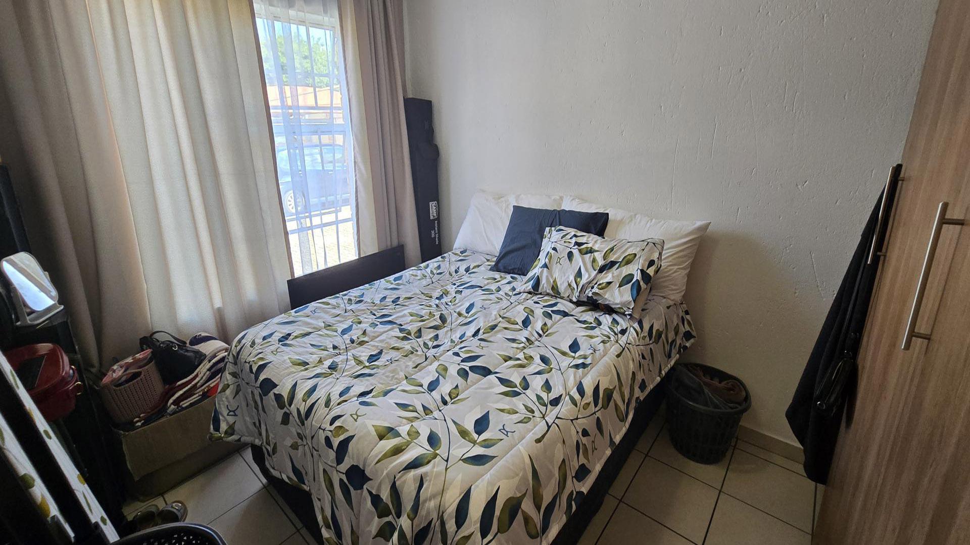 Bed Room 2 - 12 square meters of property in Cason