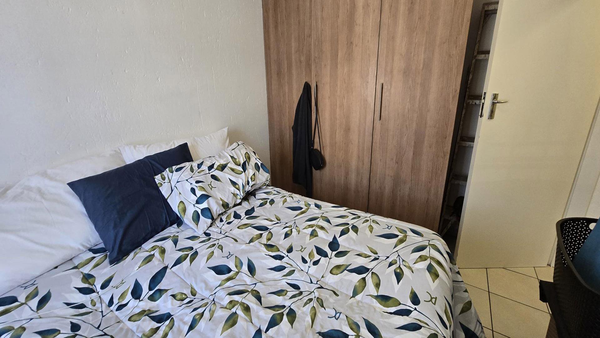 Bed Room 2 - 12 square meters of property in Cason