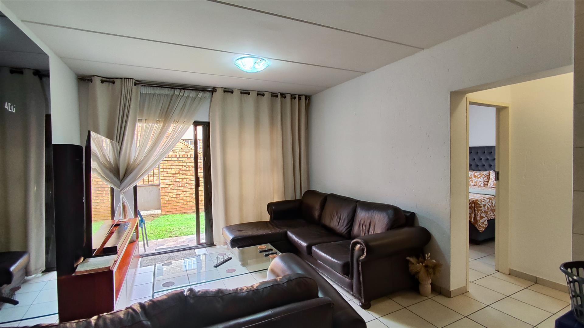 Lounges - 18 square meters of property in Cason