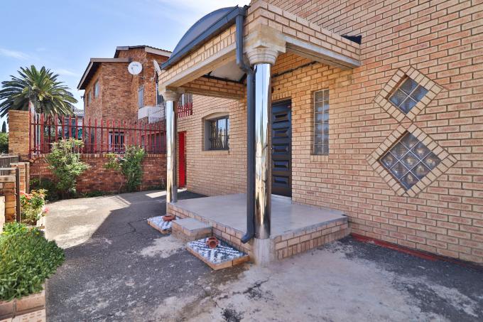 4 Bedroom House for Sale For Sale in Lenasia South - MR619091