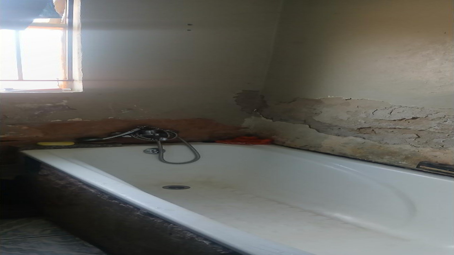 Bathroom 1 of property in Ennerdale