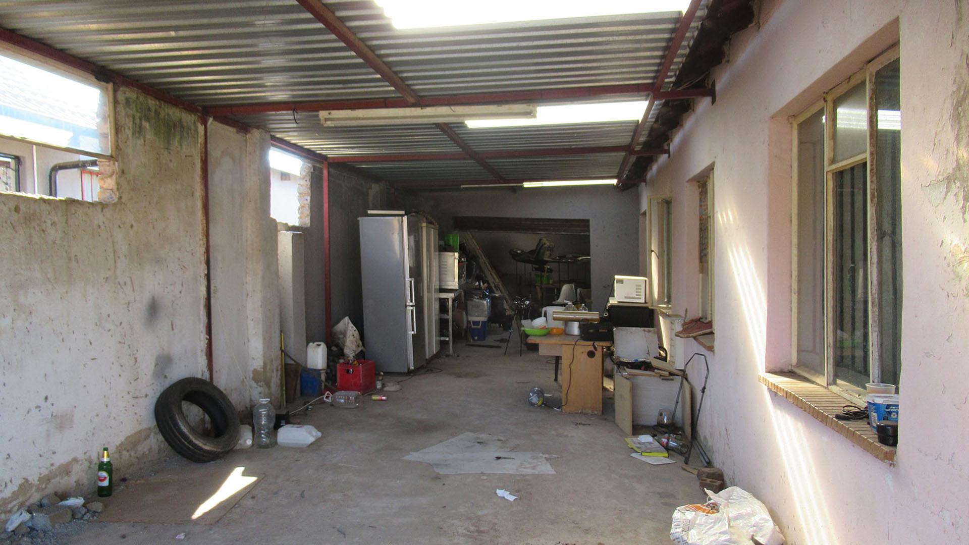 Garage - 54 square meters of property in Ennerdale