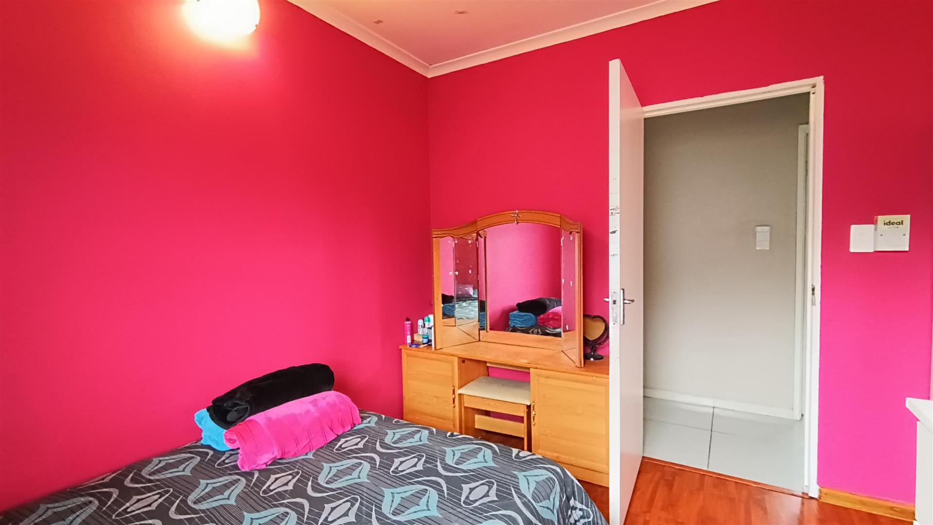 Bed Room 2 - 12 square meters of property in Kraaifontein