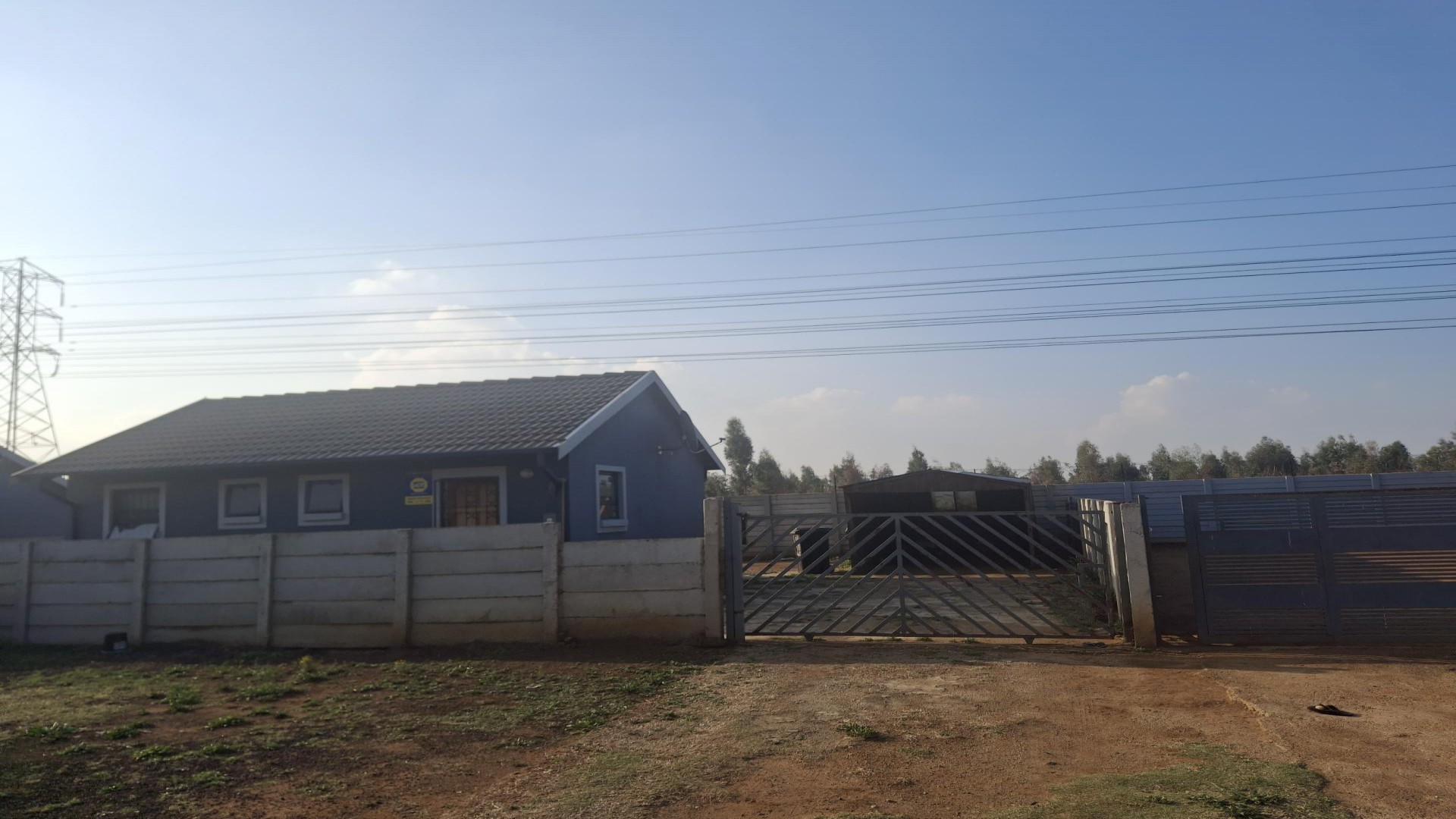 Front View of property in Dersley