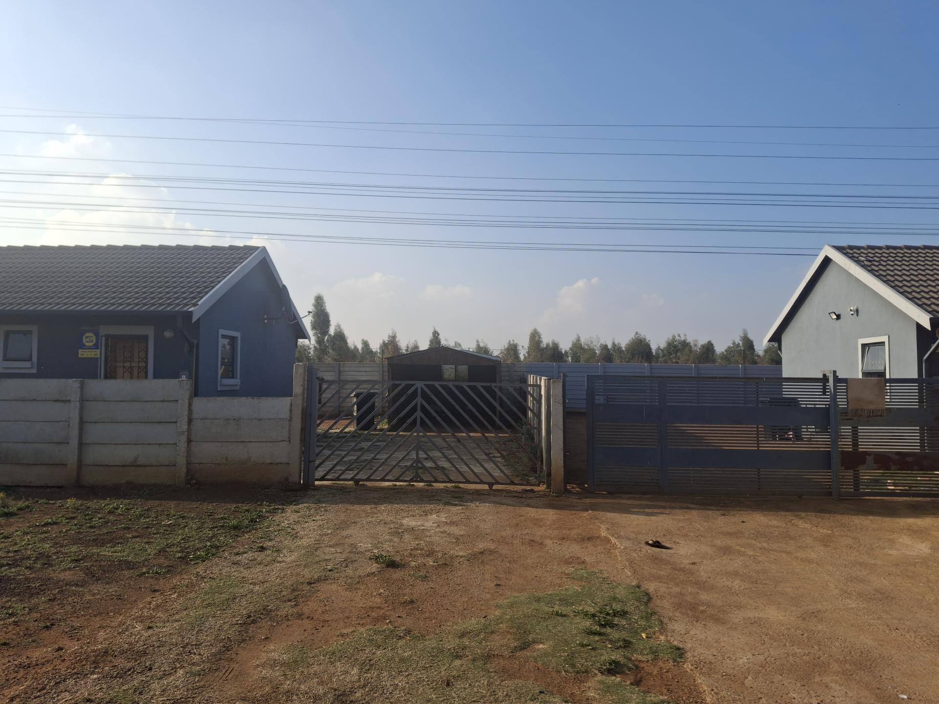 Front View of property in Dersley