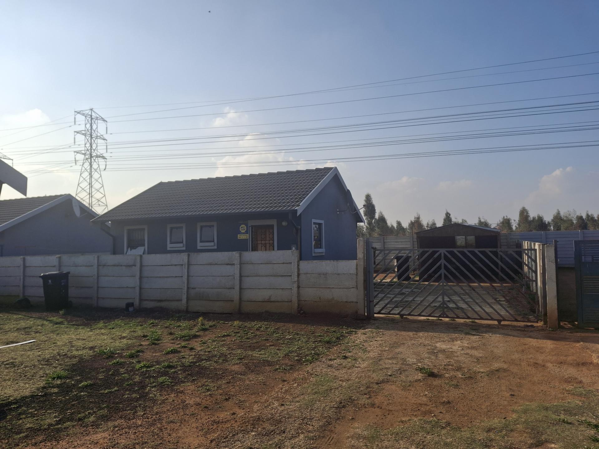 Front View of property in Dersley