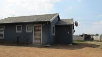 Front View of property in Dersley