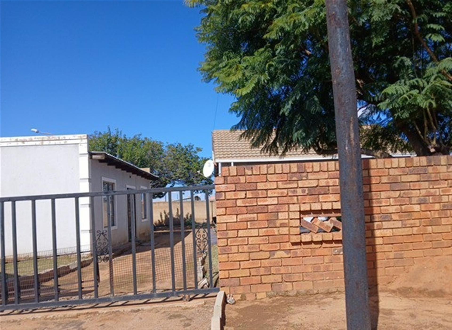 Front View of property in Toekomsrus