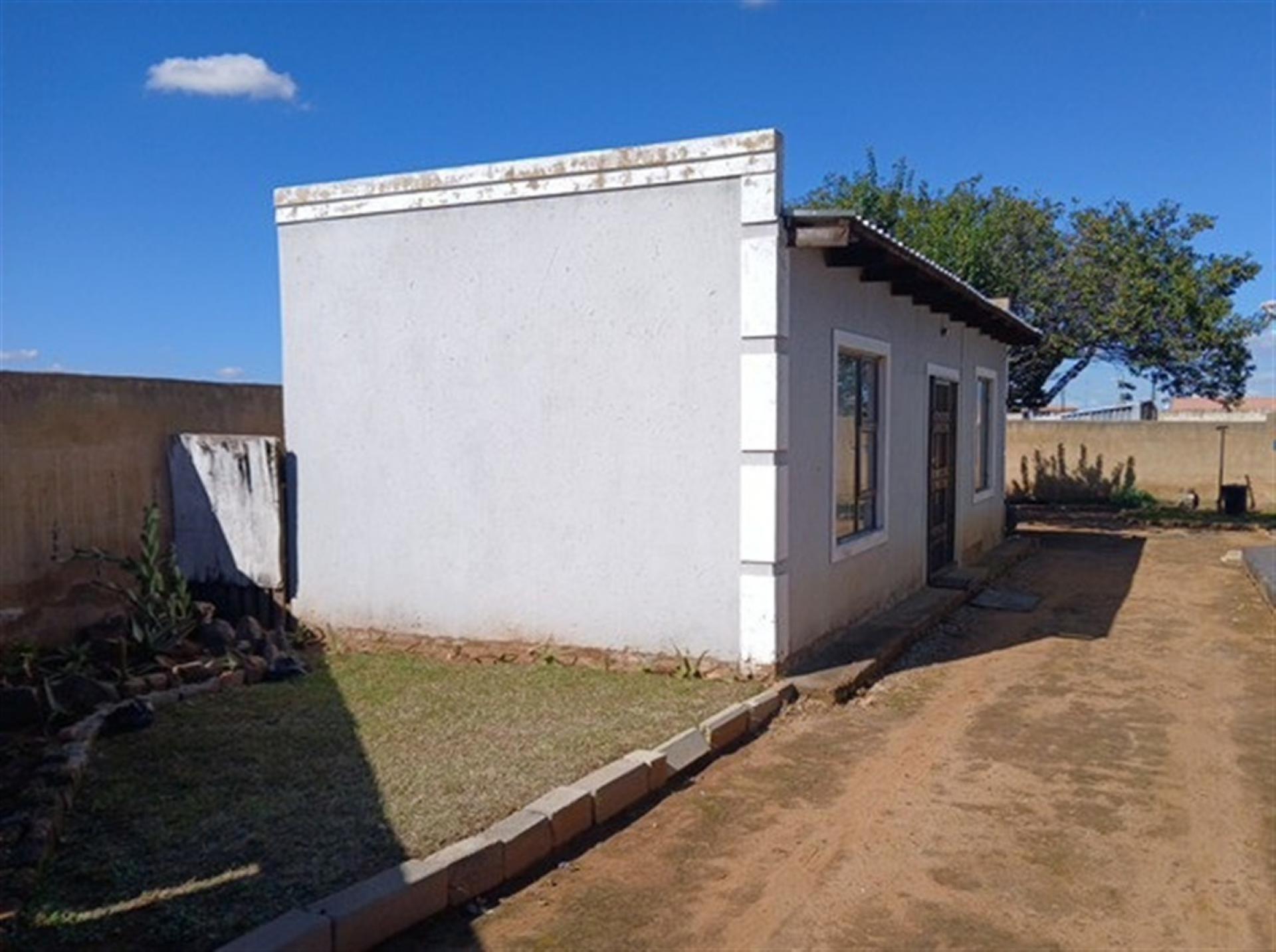 Front View of property in Toekomsrus