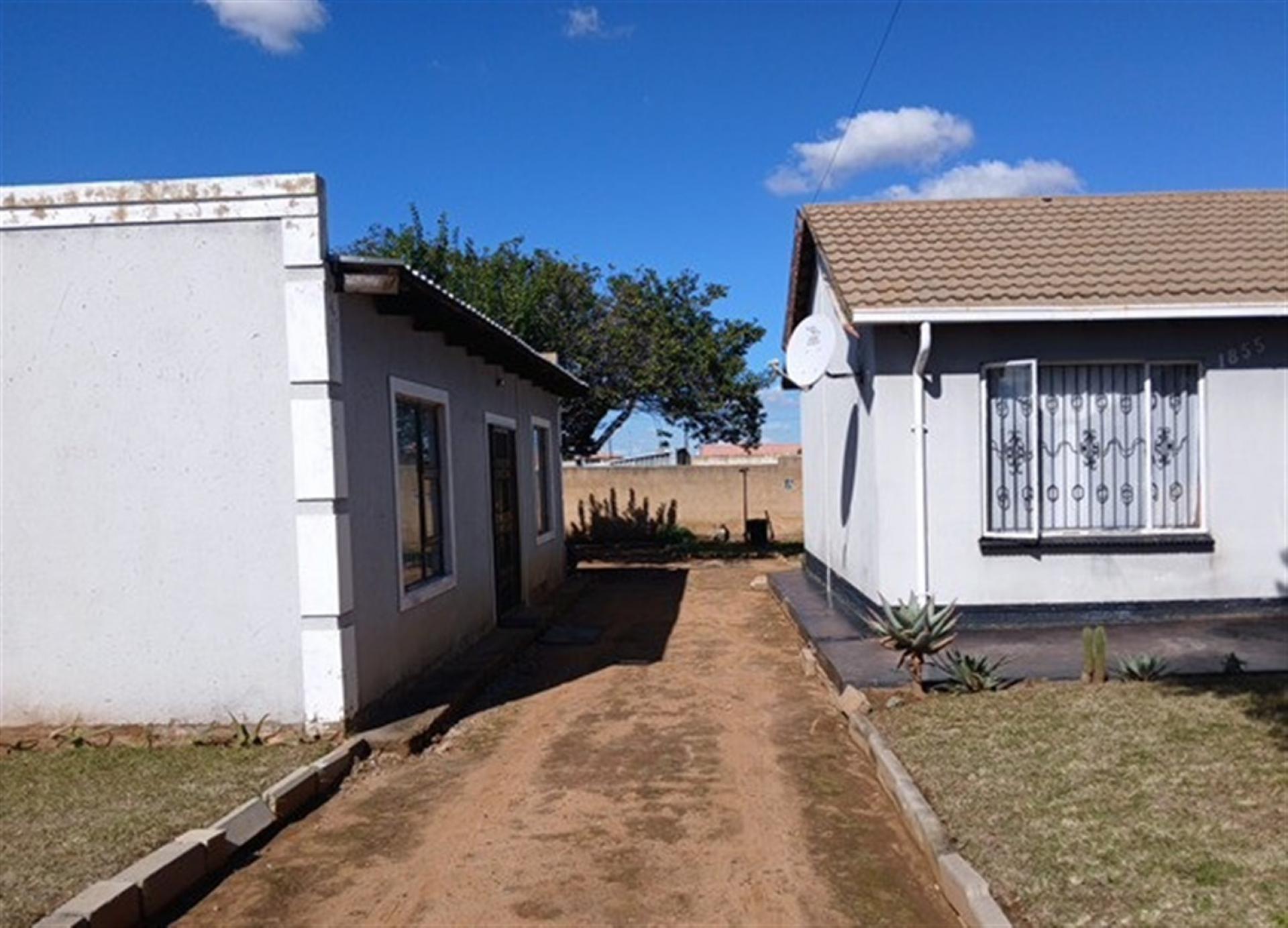 Front View of property in Toekomsrus