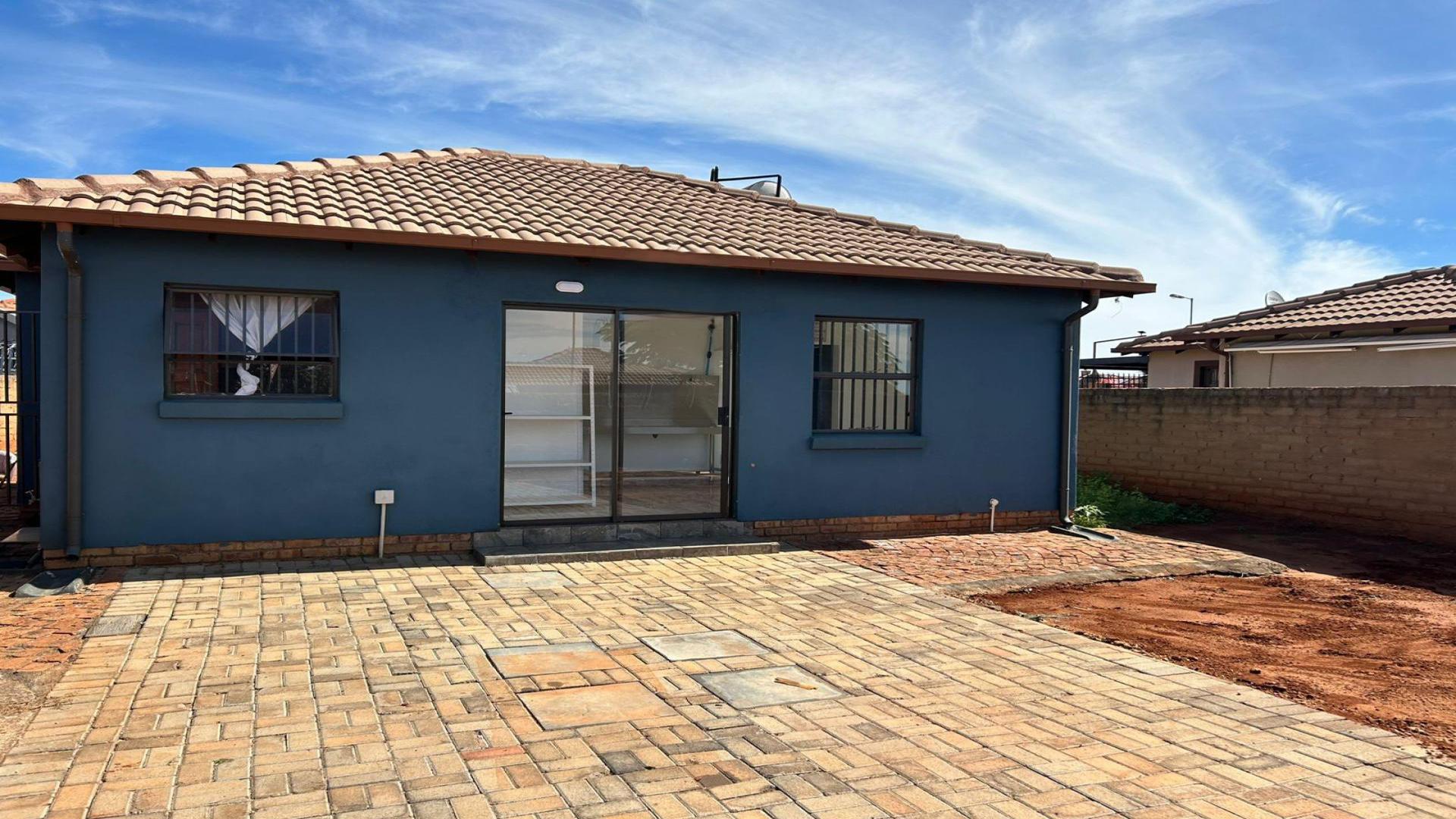 Front View of property in The Orchards