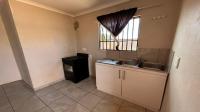Kitchen - 8 square meters of property in The Orchards