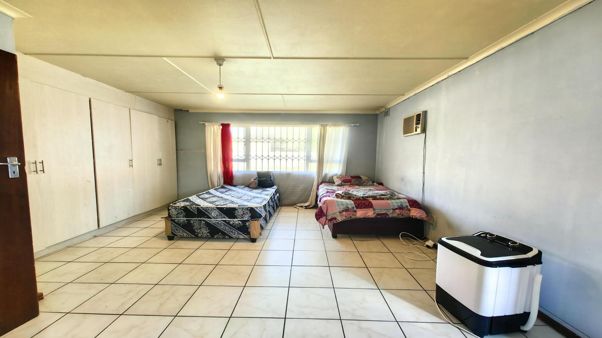 Main Bedroom - 24 square meters of property in Pelham