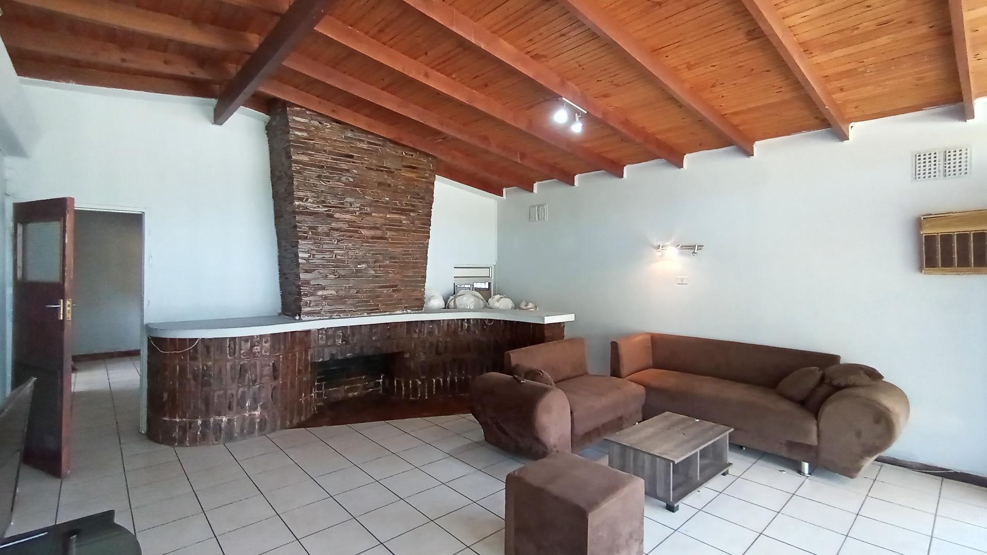 Lounges - 34 square meters of property in Pelham