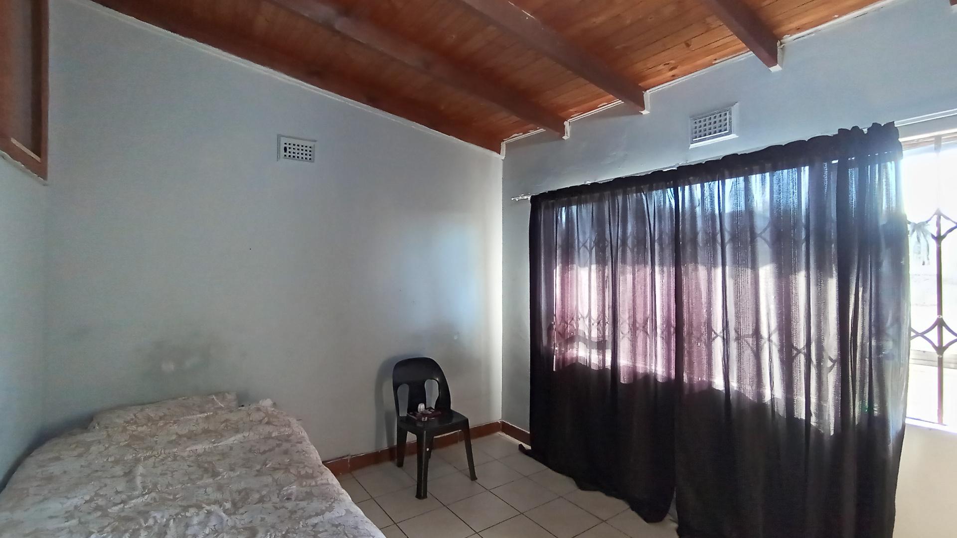 Bed Room 1 - 14 square meters of property in Pelham