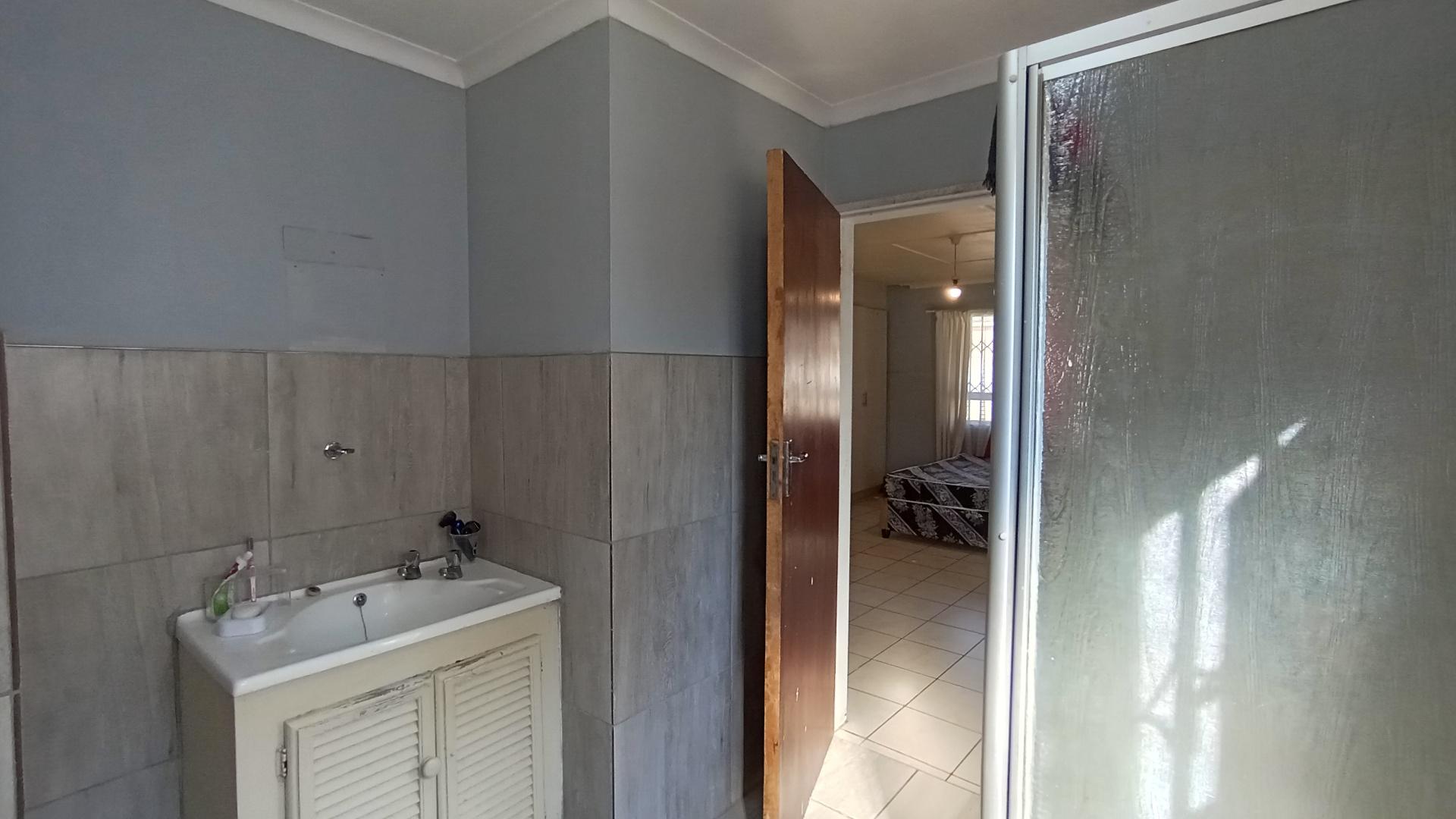 Main Bathroom - 7 square meters of property in Pelham