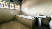 Bathroom 1 of property in Pelham