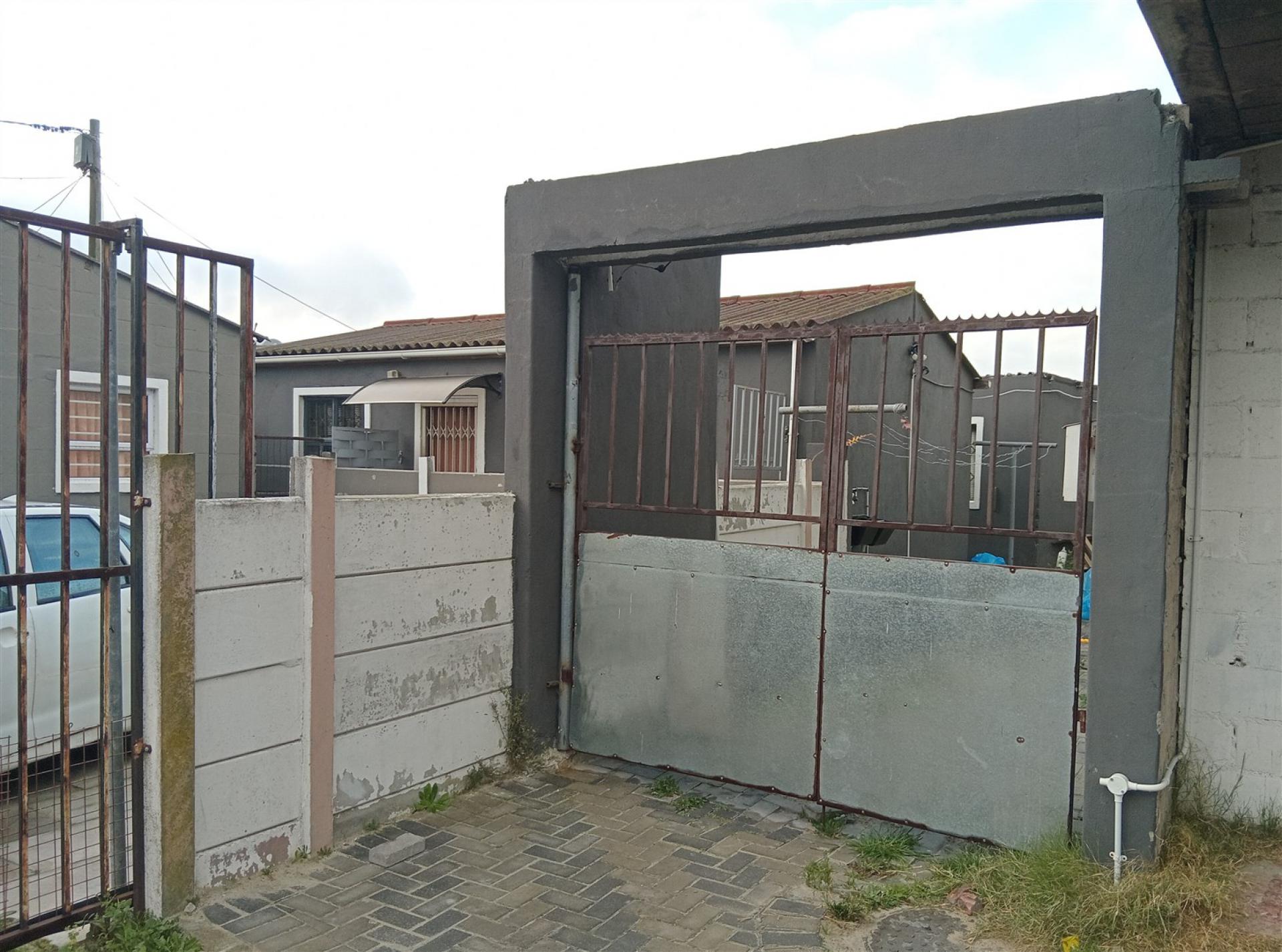 Front View of property in Delft