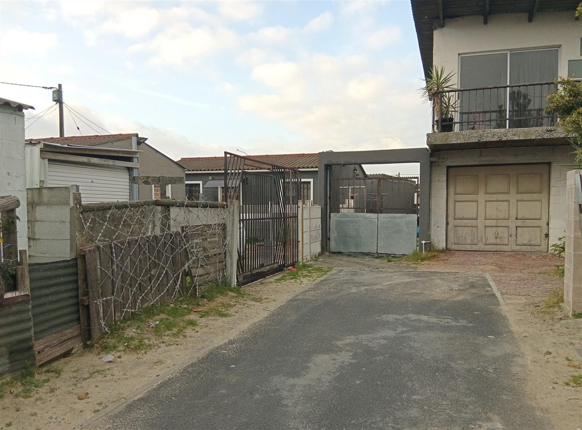 Front View of property in Delft