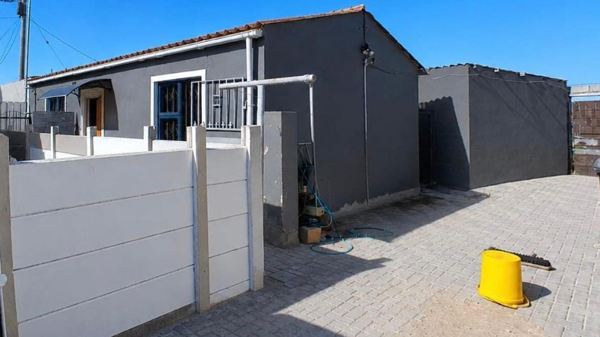 Front View of property in Delft