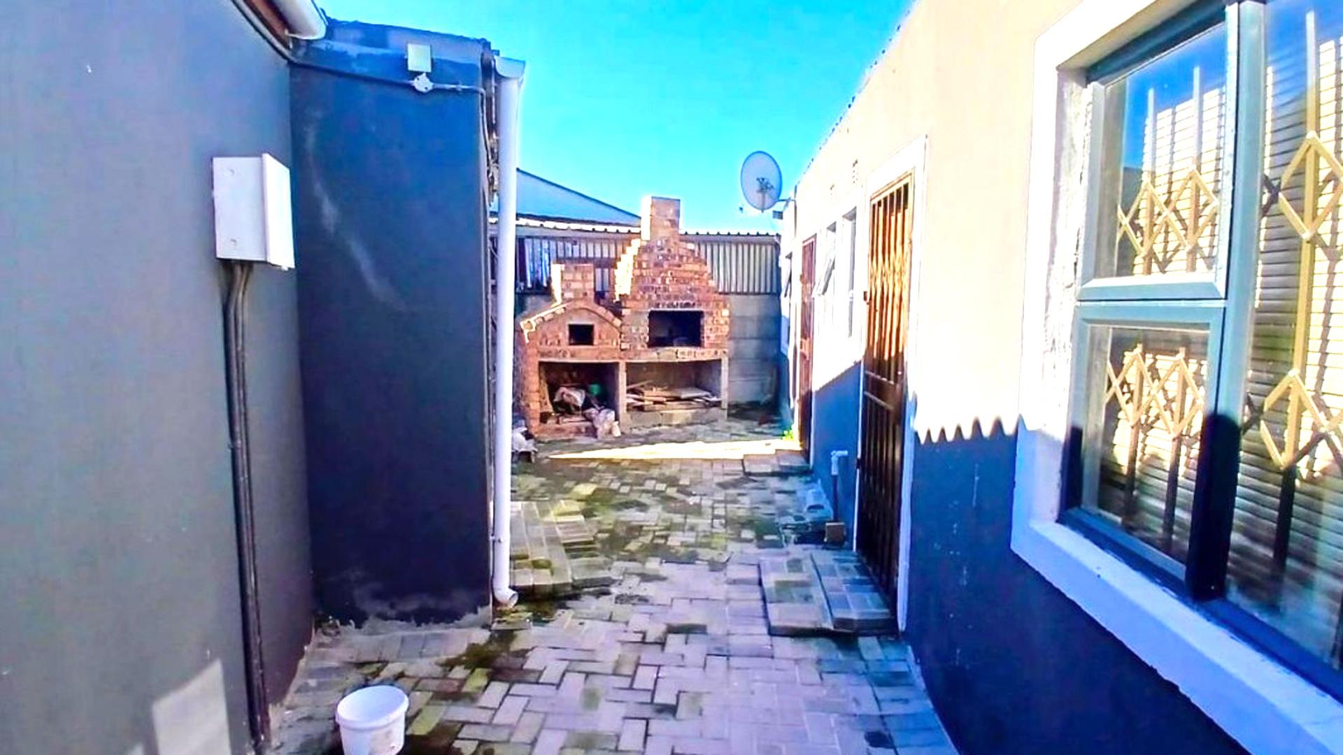 Spaces of property in Delft