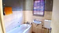 Bathroom 2 of property in Delft