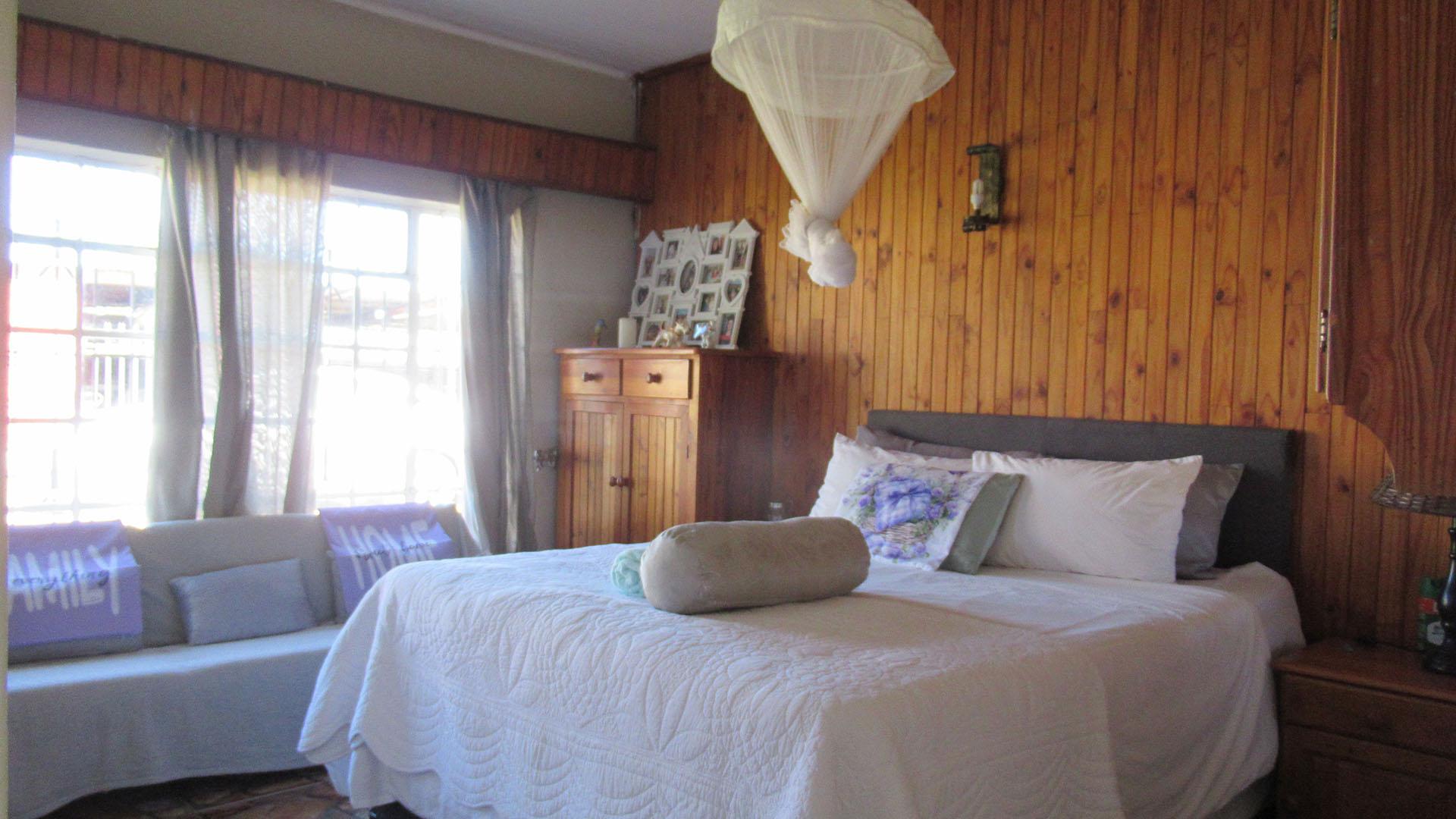 Bed Room 2 - 15 square meters of property in Randfontein