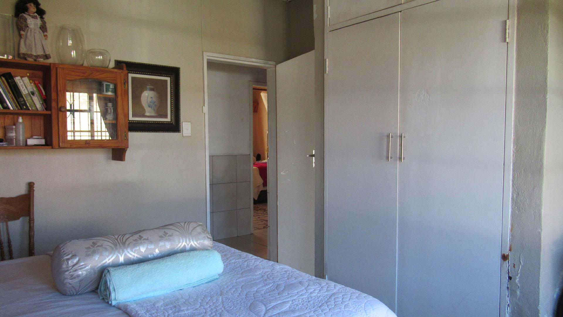 Bed Room 2 - 15 square meters of property in Randfontein