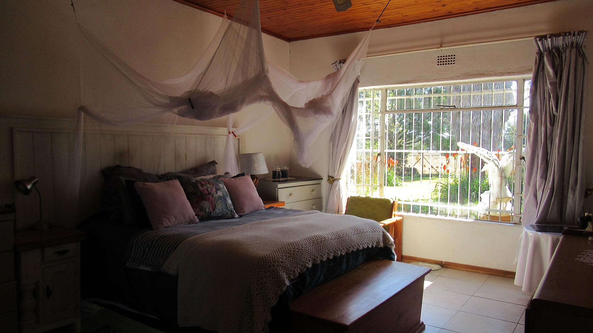 Main Bedroom - 24 square meters of property in Randfontein