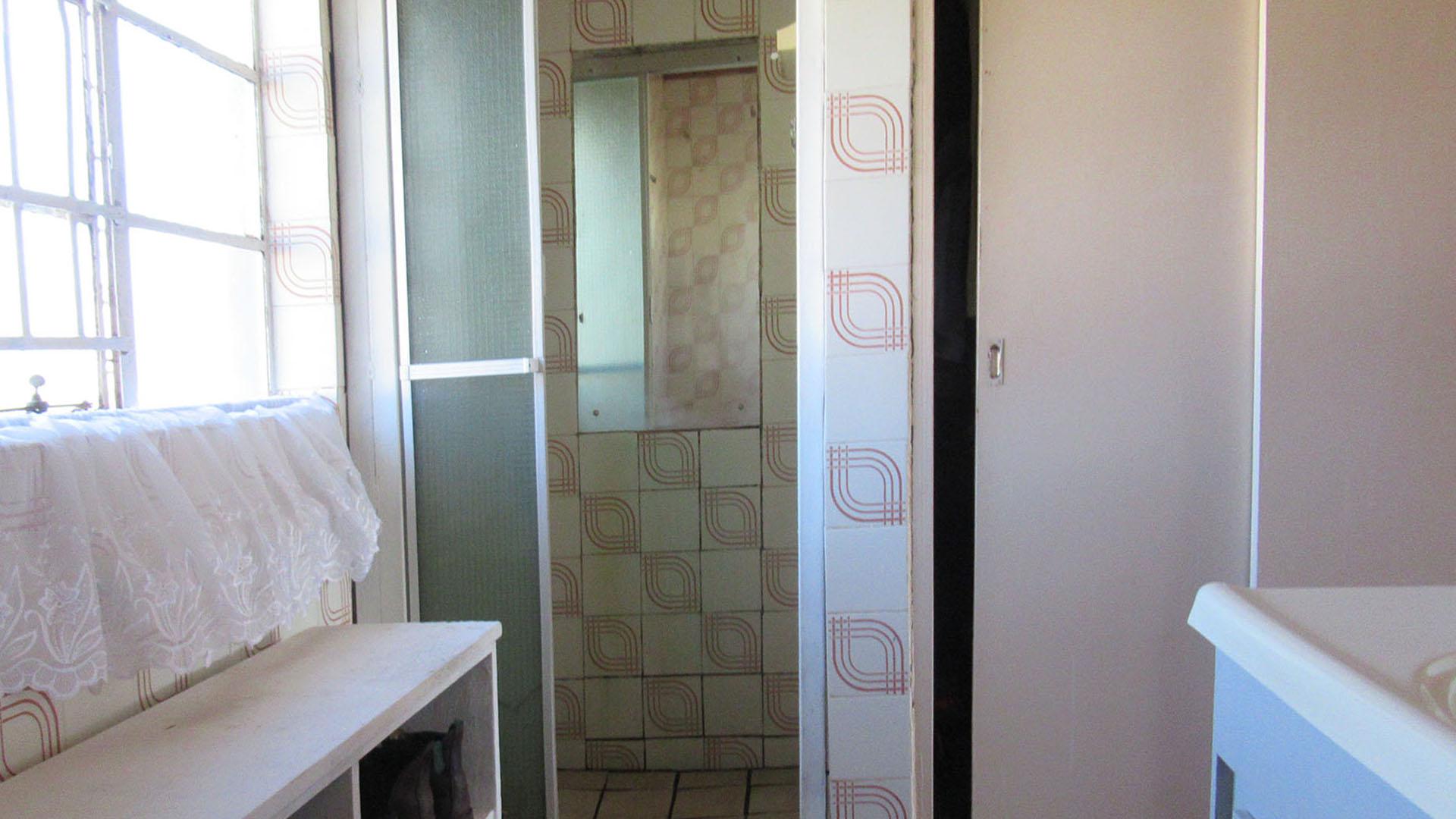 Main Bathroom - 8 square meters of property in Randfontein