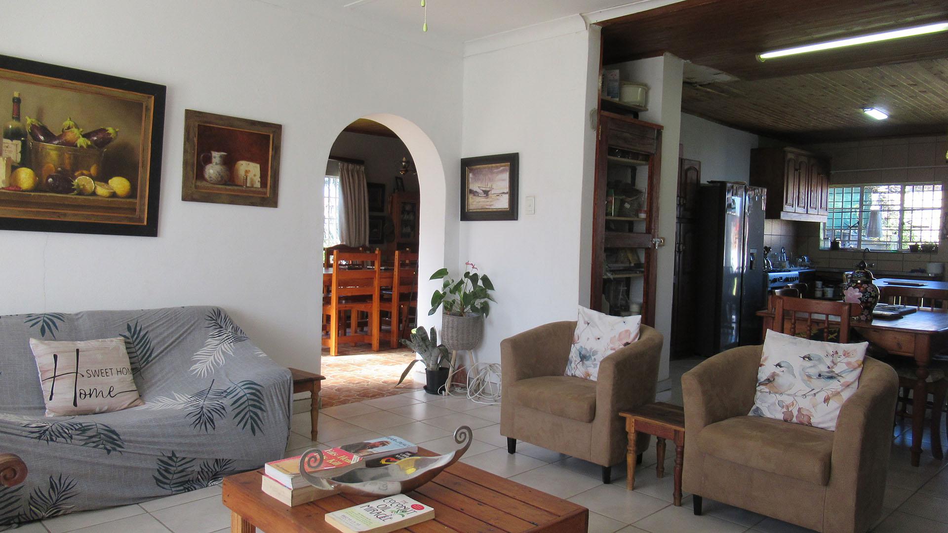Lounges - 23 square meters of property in Randfontein
