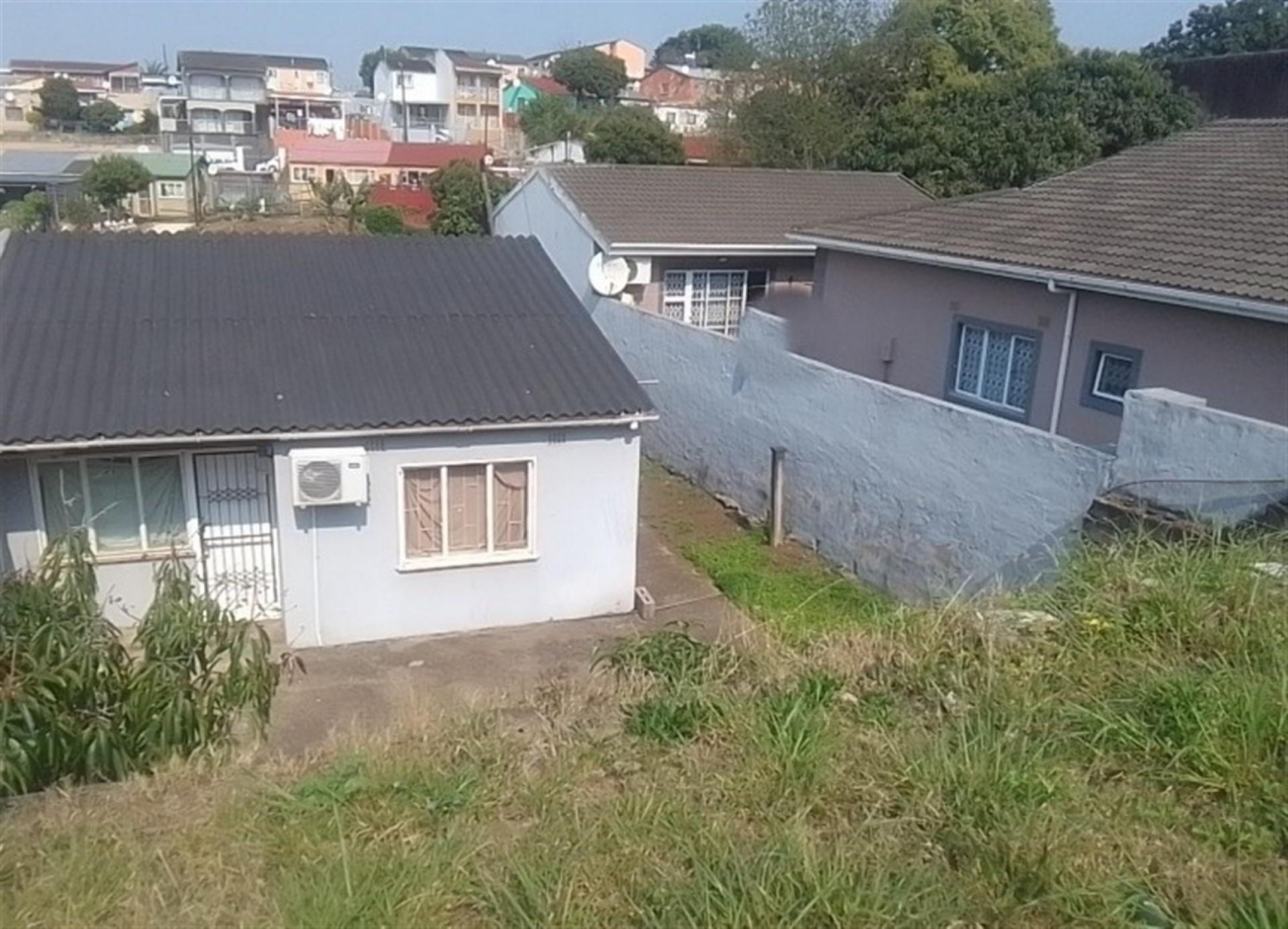 Front View of property in Caneside