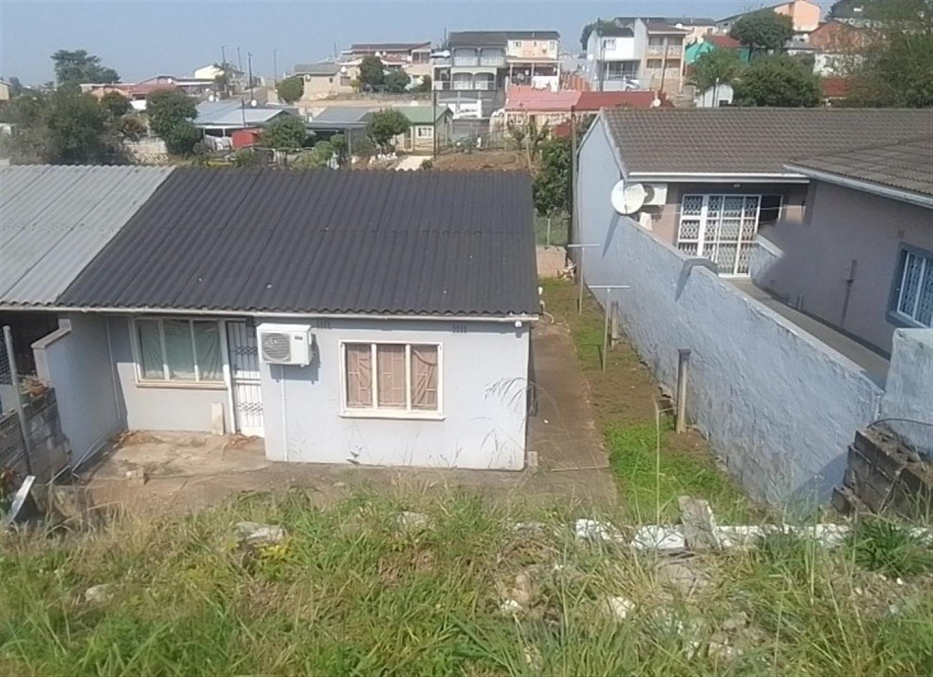 Front View of property in Caneside