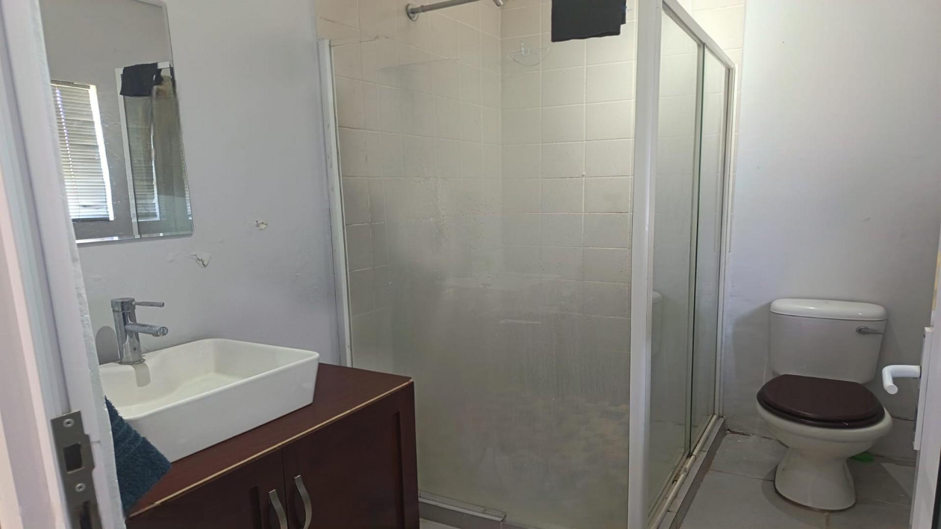 Bathroom 1 of property in Harrismith