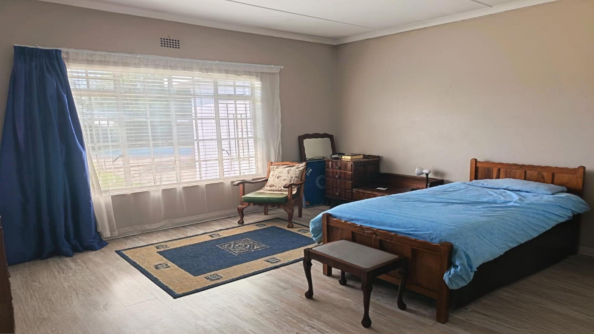 Bed Room 1 of property in Harrismith