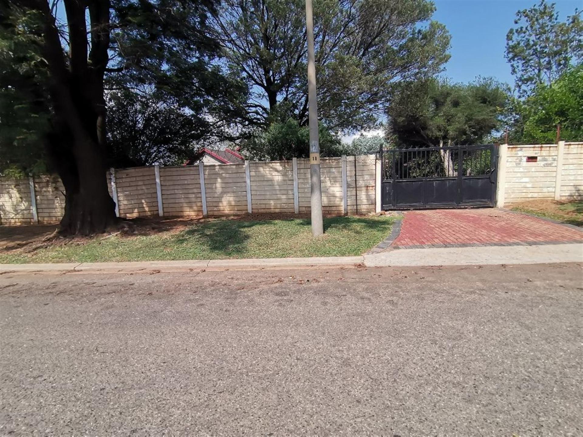Front View of property in Mayberry Park