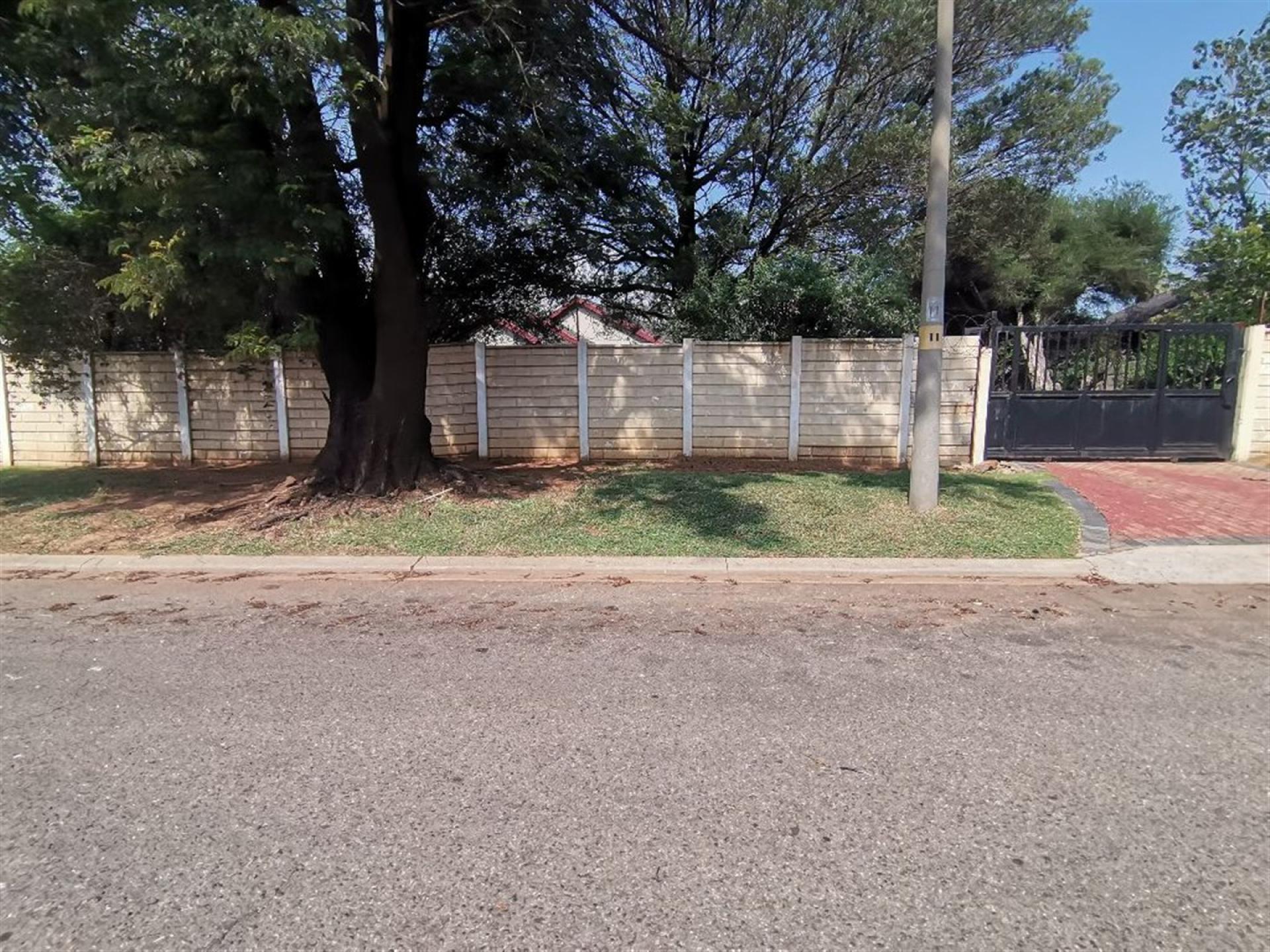 Front View of property in Mayberry Park