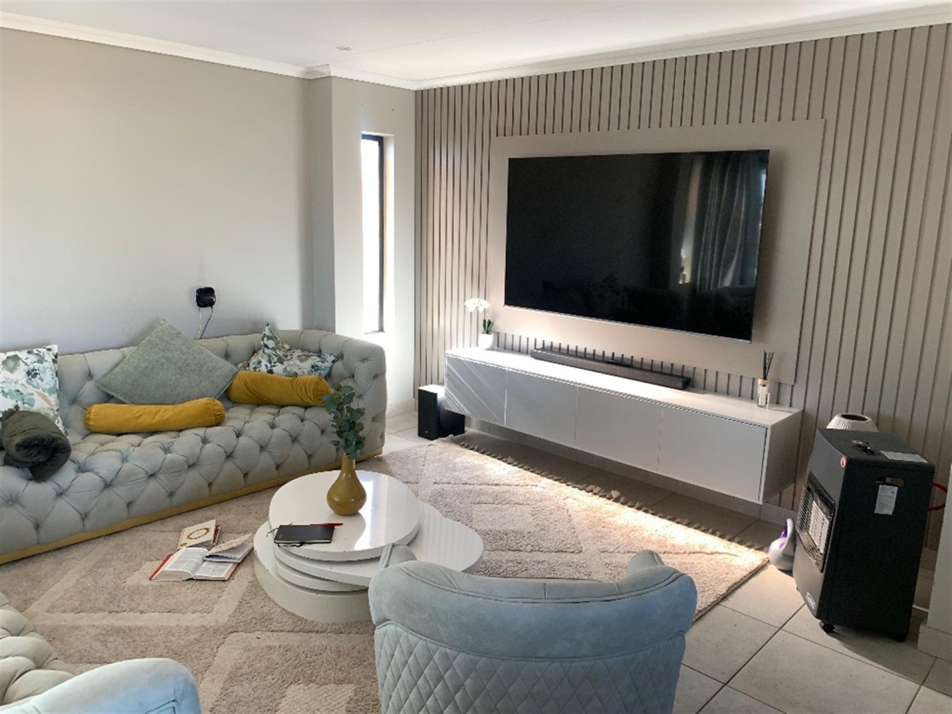 Lounges of property in Cosmo City