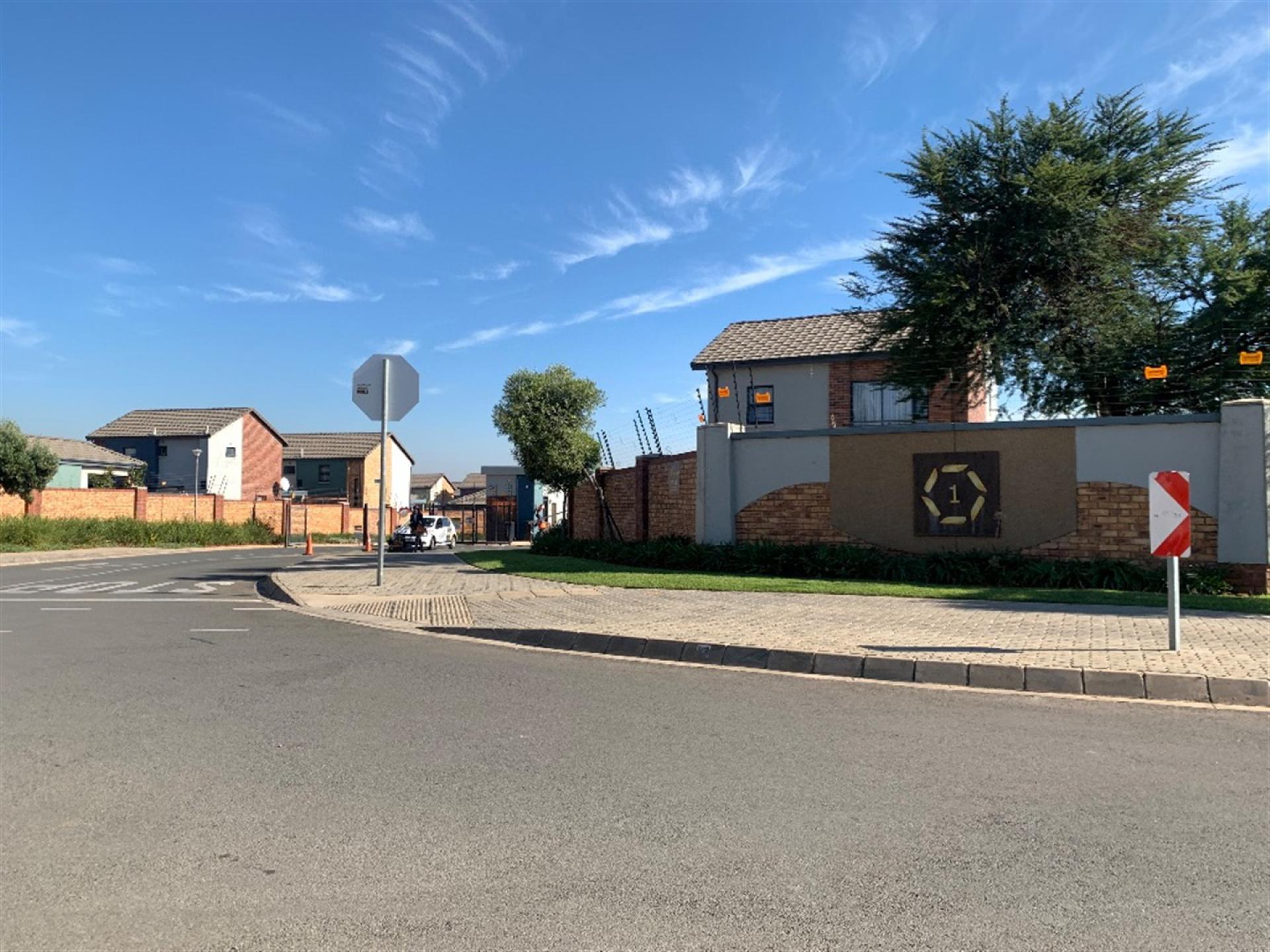 Front View of property in Cosmo City