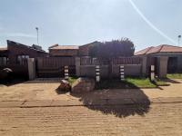 Front View of property in Vosloorus