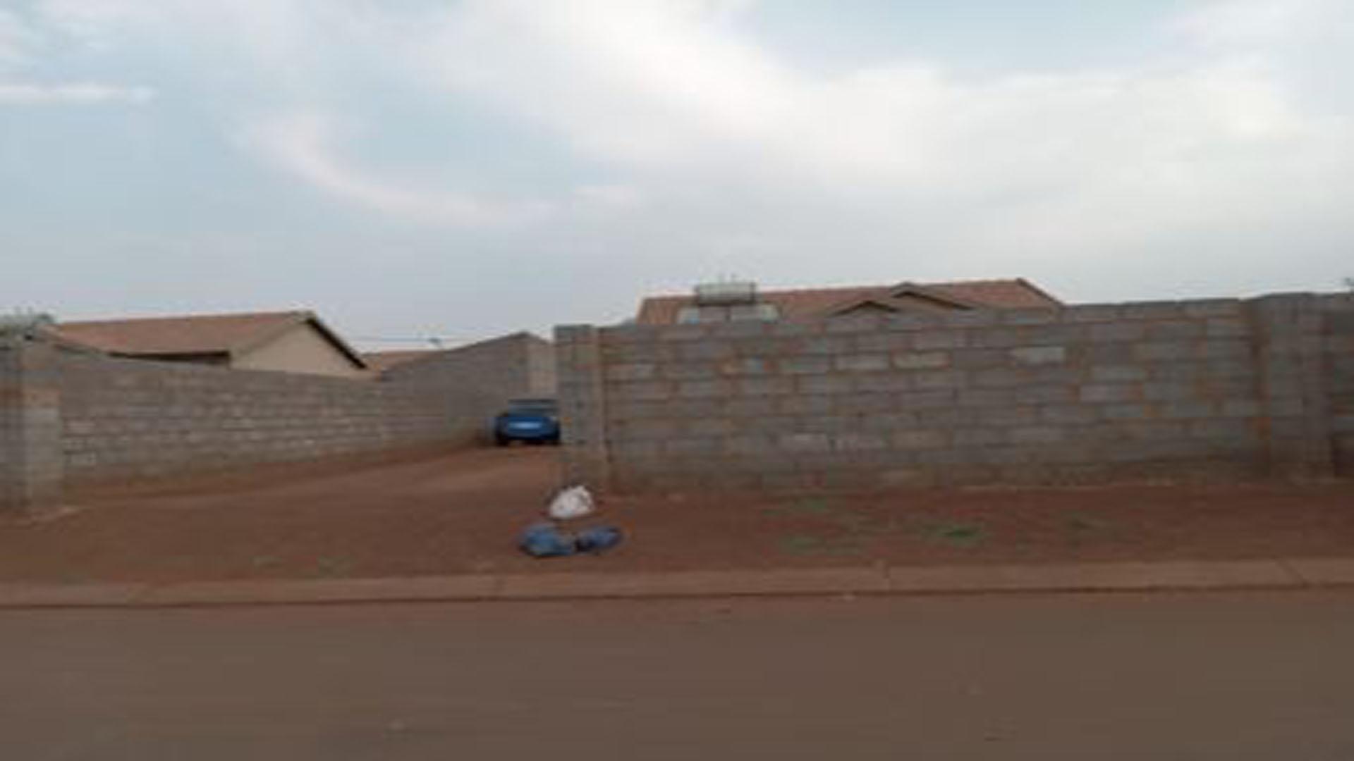 Front View of property in Vosloorus