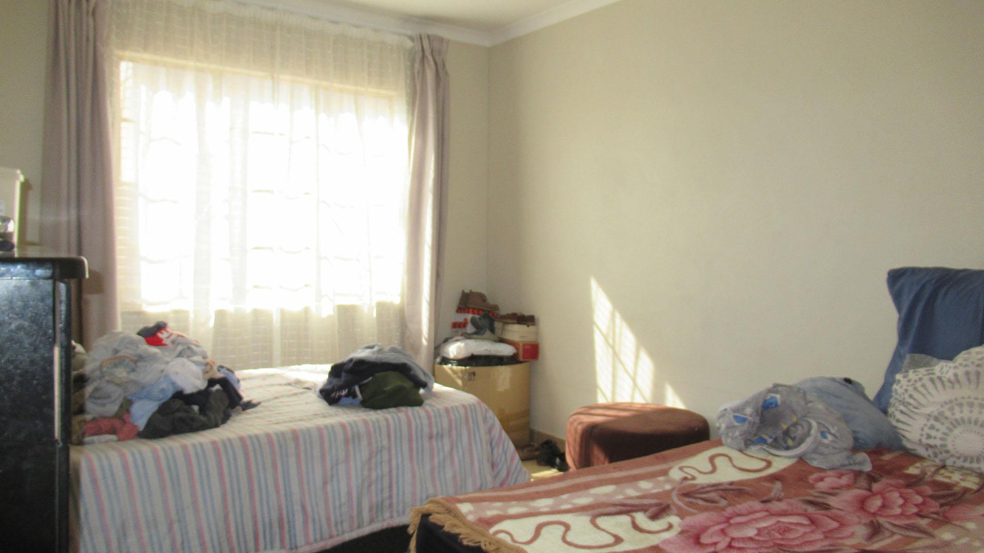 Bed Room 2 - 11 square meters of property in Sky City
