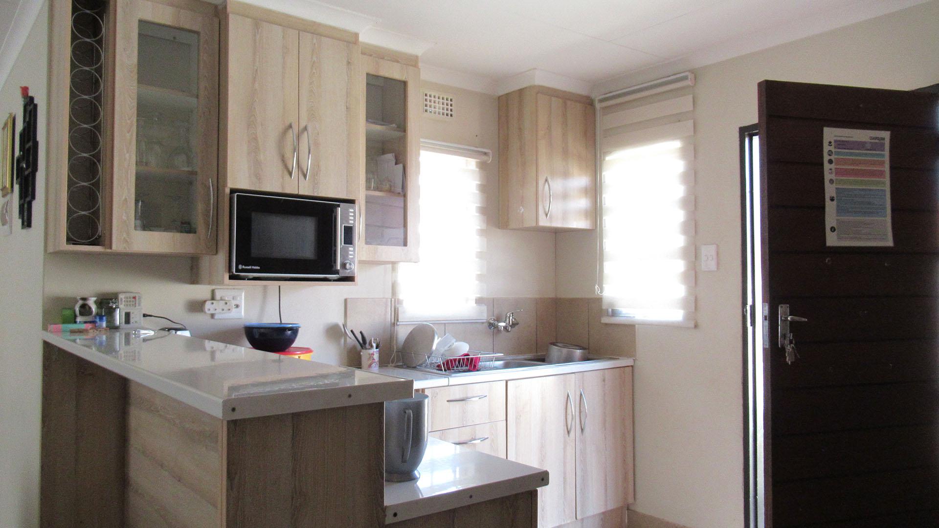 Kitchen - 9 square meters of property in Sky City