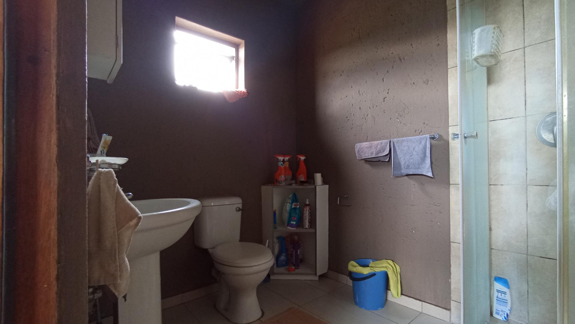 Bathroom 3+ - 20 square meters of property in Buccleuch